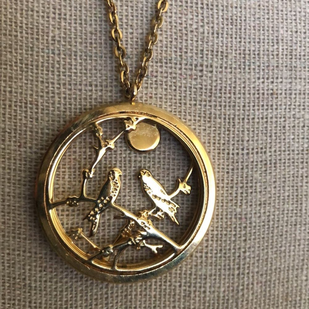 Vintage Crown Trifari Goldtone 3 Dimensional Cutout Parrot Pendant Necklace.